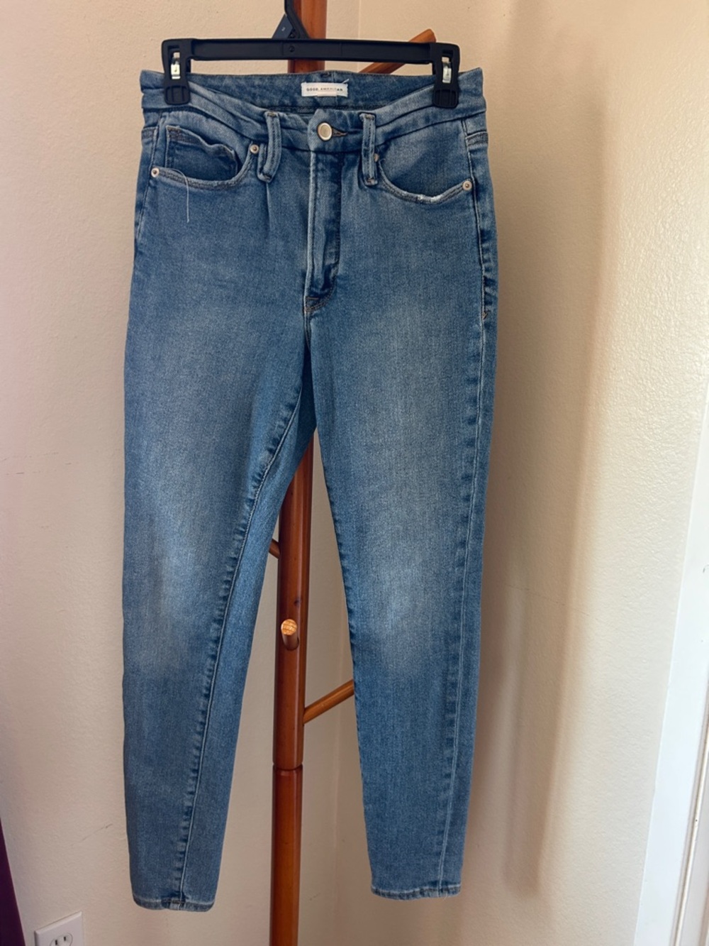 Good American Skinny Jeans in Medium Blue